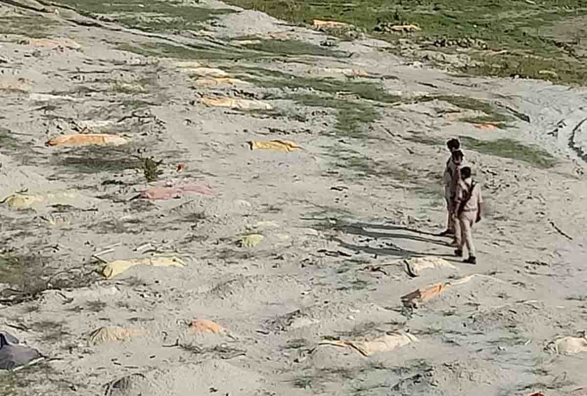 Corona death: Hundreds of dead bodies buried at Khereshwar Ghat in Kanpur