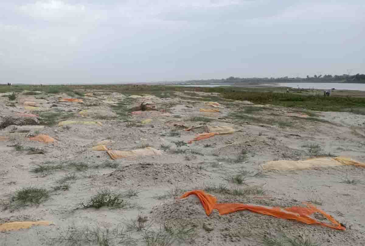 Corona death: Hundreds of dead bodies buried at Khereshwar Ghat in Kanpur