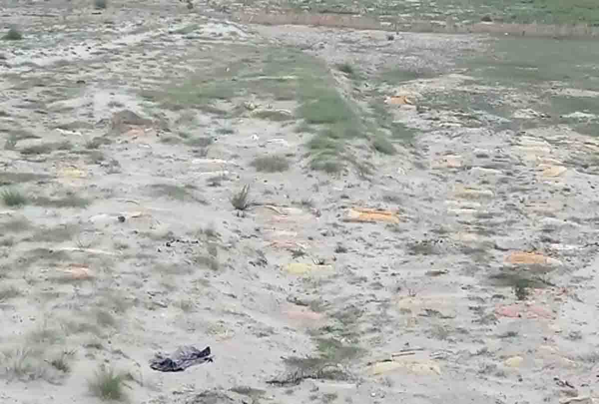 Corona death: Hundreds of dead bodies buried at Khereshwar Ghat in Kanpur