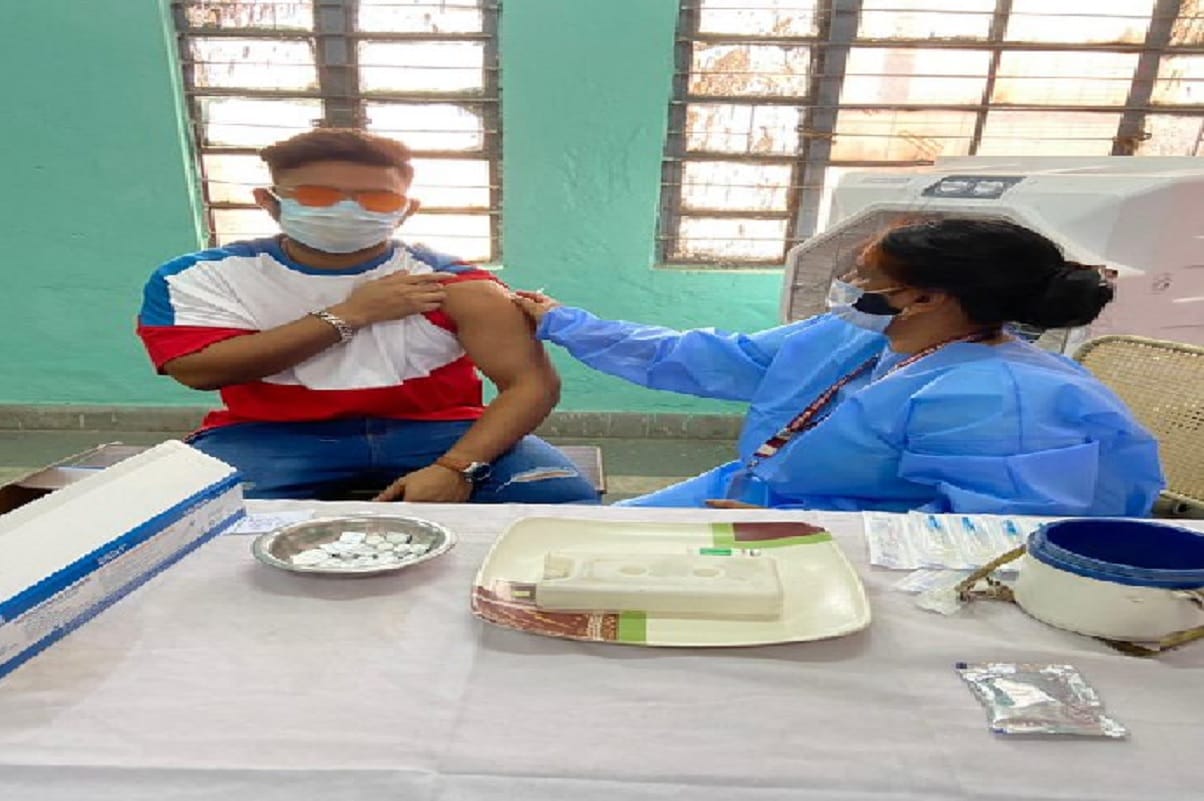 Rishabh Pant gets Corona vaccine first dose of vaccine taken today