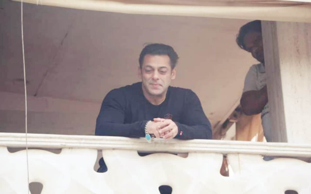 Salman Khan manager Files a written complaint in mumbai cyber cell against radhe film piracy