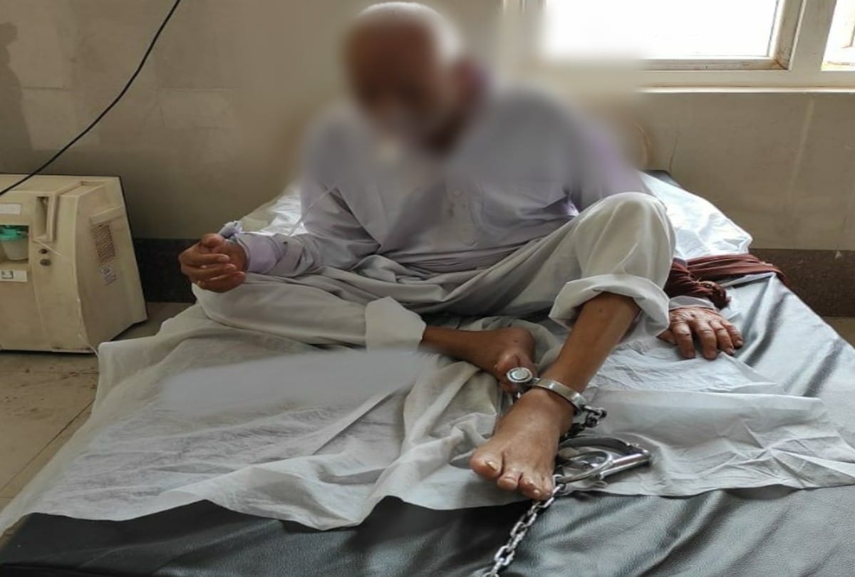 Captive guard sacked who the elderly prisoners to handcuffs in etah