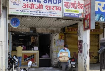 गोरखपुर में खूब छलका जाम: होली पर 13 करोड़ की शराब गटक गए 'शौकीन', लोगों ने खूब लुटाए पैसे सांकेतिक।