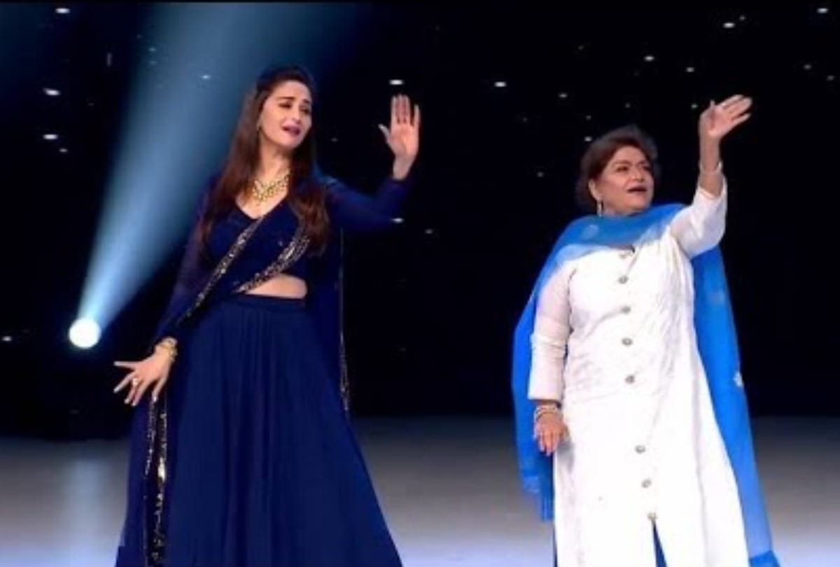 Madhuri Dixit in talk with hansal mehta for legendary choreographer saroj khan biopic as per reports