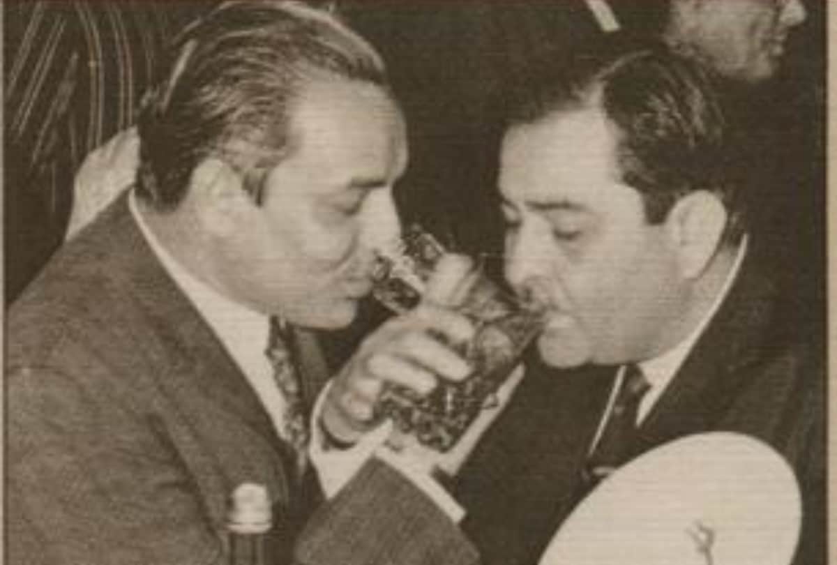 Mukesh Singer Was Died In America During His Performance Know Here His Last Song