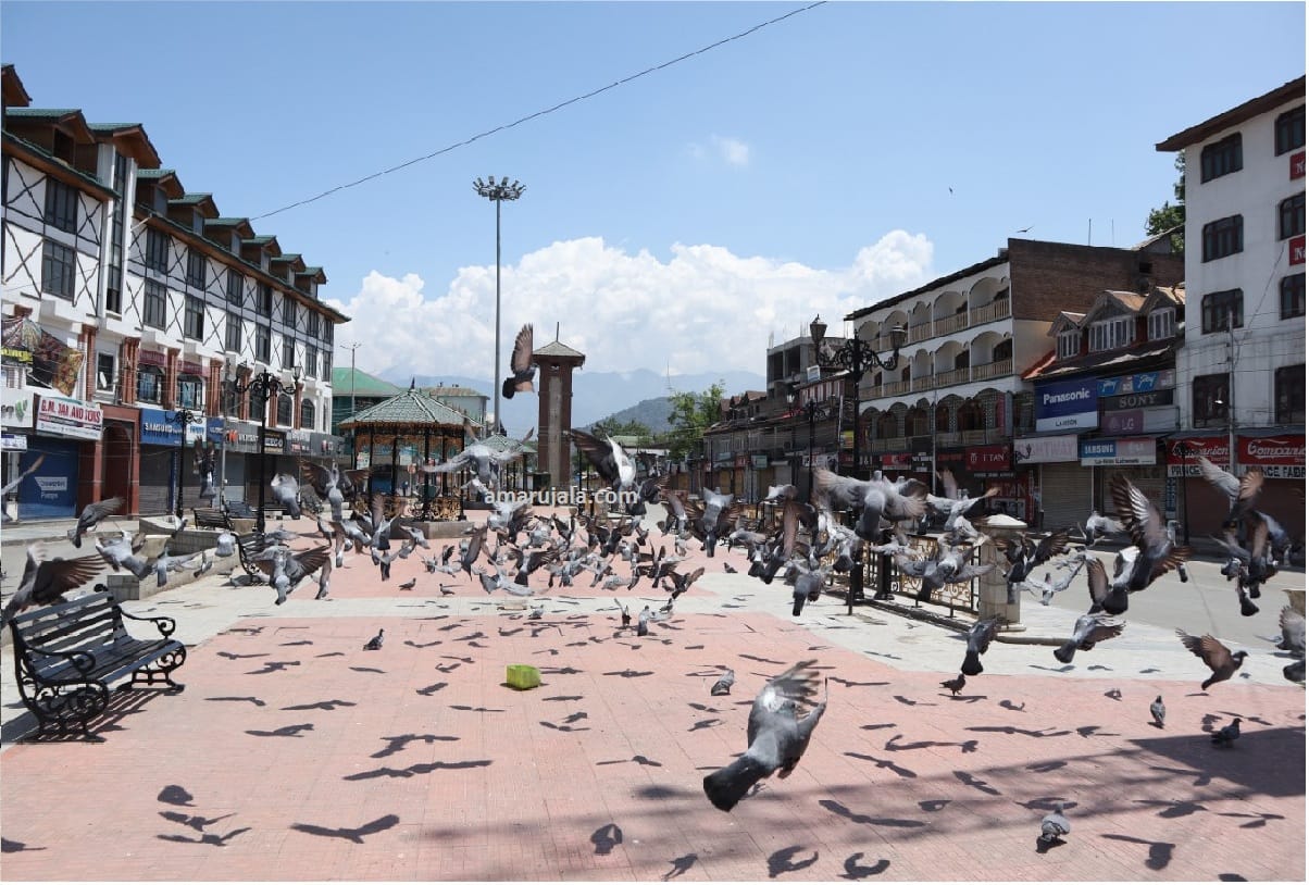 coronavirus in jammu kashmir Vaccination drive at town pulwama by Tabassum ara