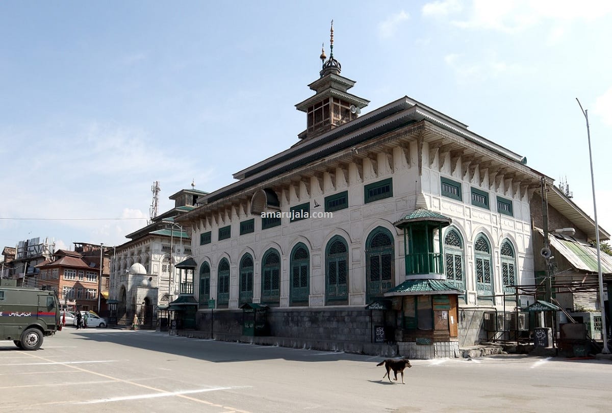 Corona curfew in Jammu and Kashmir deserted Streets during Covid-19 restrictions in Srinagar