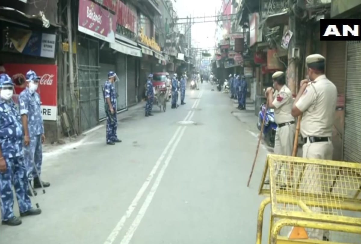 Eid ul fitr 2021 heavy force deployed outside jama masjid request people to pray at home see photos