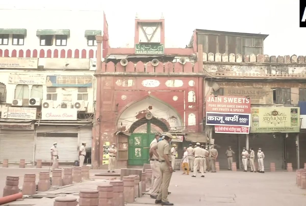 Eid ul fitr 2021 heavy force deployed outside jama masjid request people to pray at home see photos