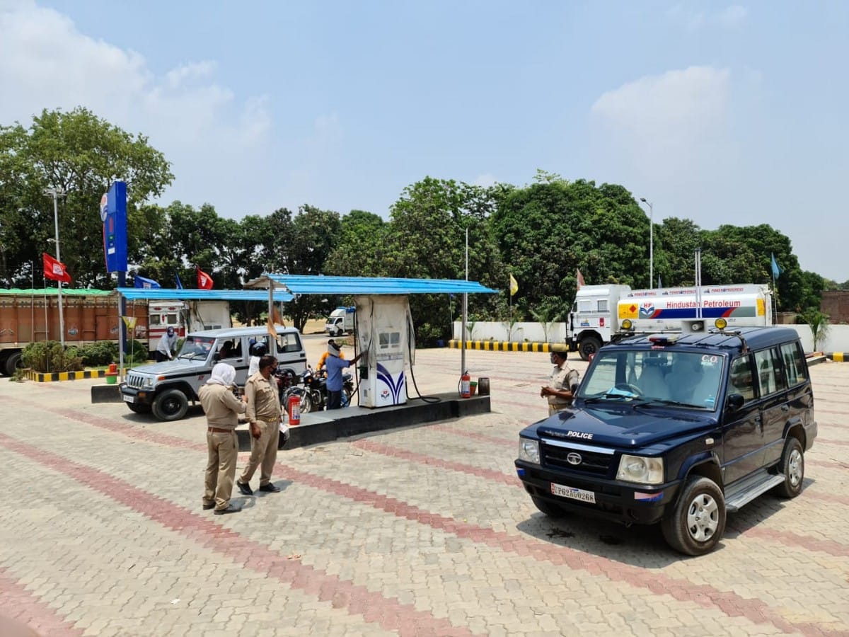 Robbery at petrol pump at day in jaunpur up