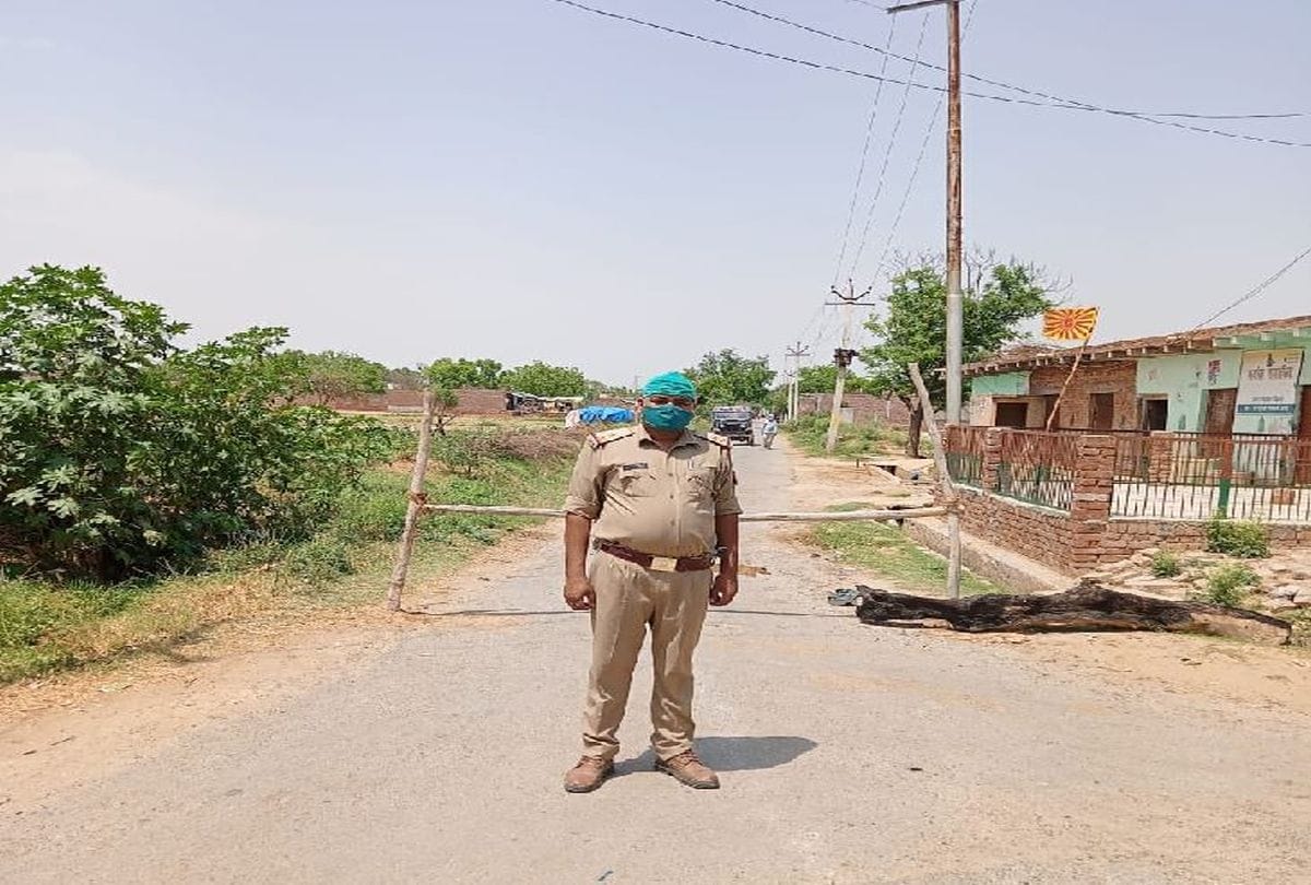 roads of the Kuragwan village sealed due to coronavirus in agra