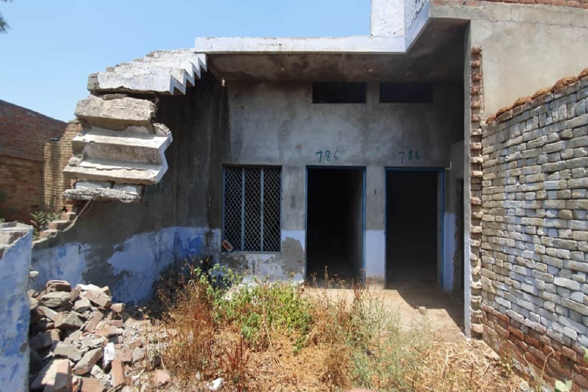 Chitrakoot Jail Kand: There is silence in village of criminal Mukeem Kala of Shamli and see photos