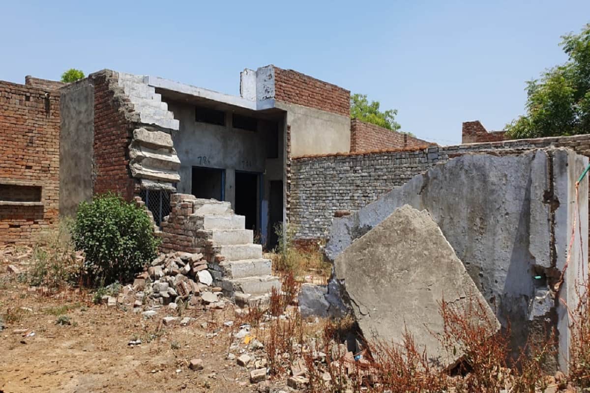 Chitrakoot Jail Kand: There is silence in village of criminal Mukeem Kala of Shamli and see photos