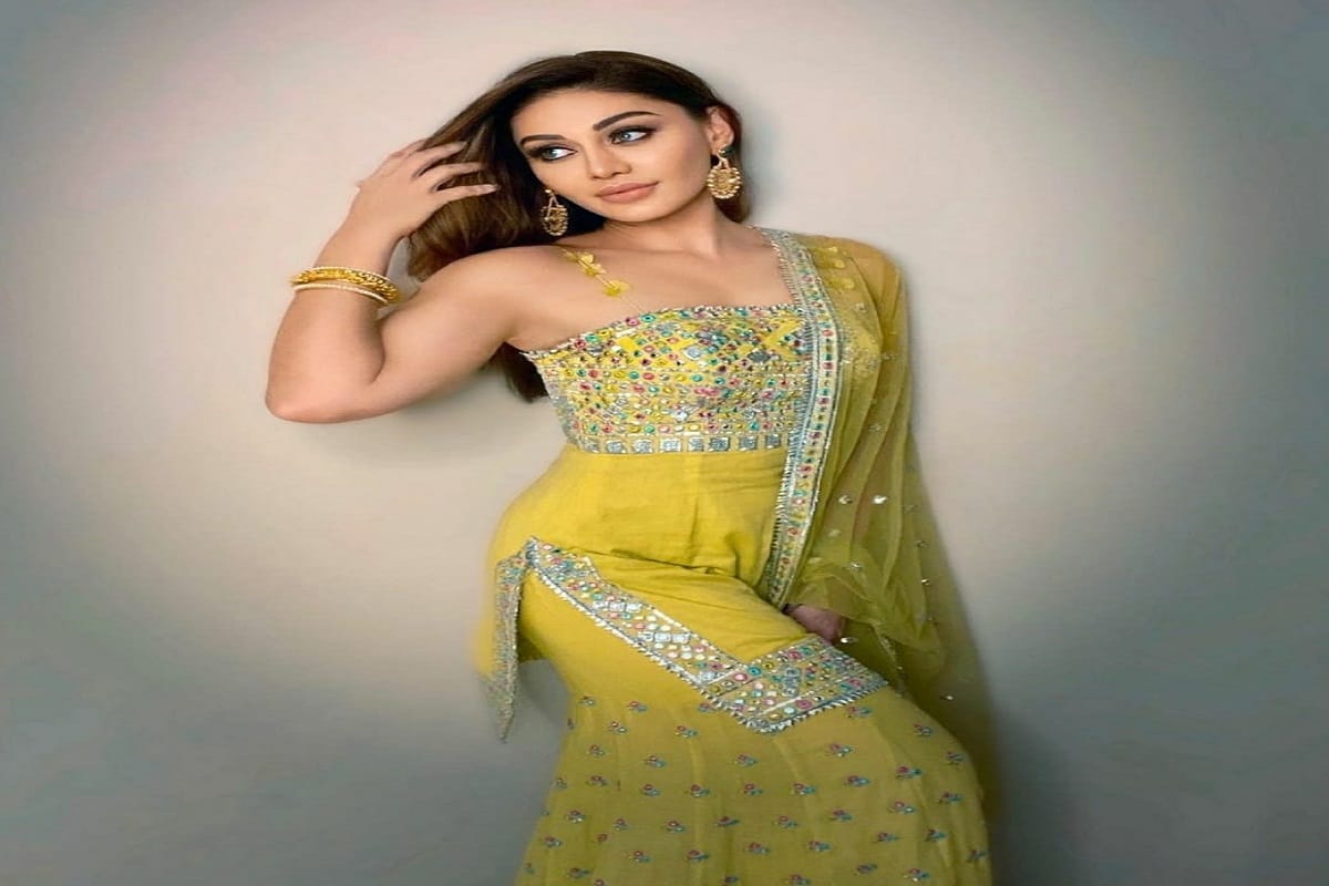 shefali jariwala cute look in red dress in hindi