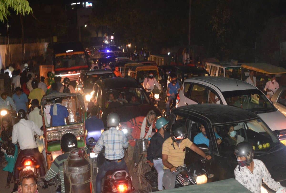 traffic jam due to road block during cm yogi adityanath visits in agra