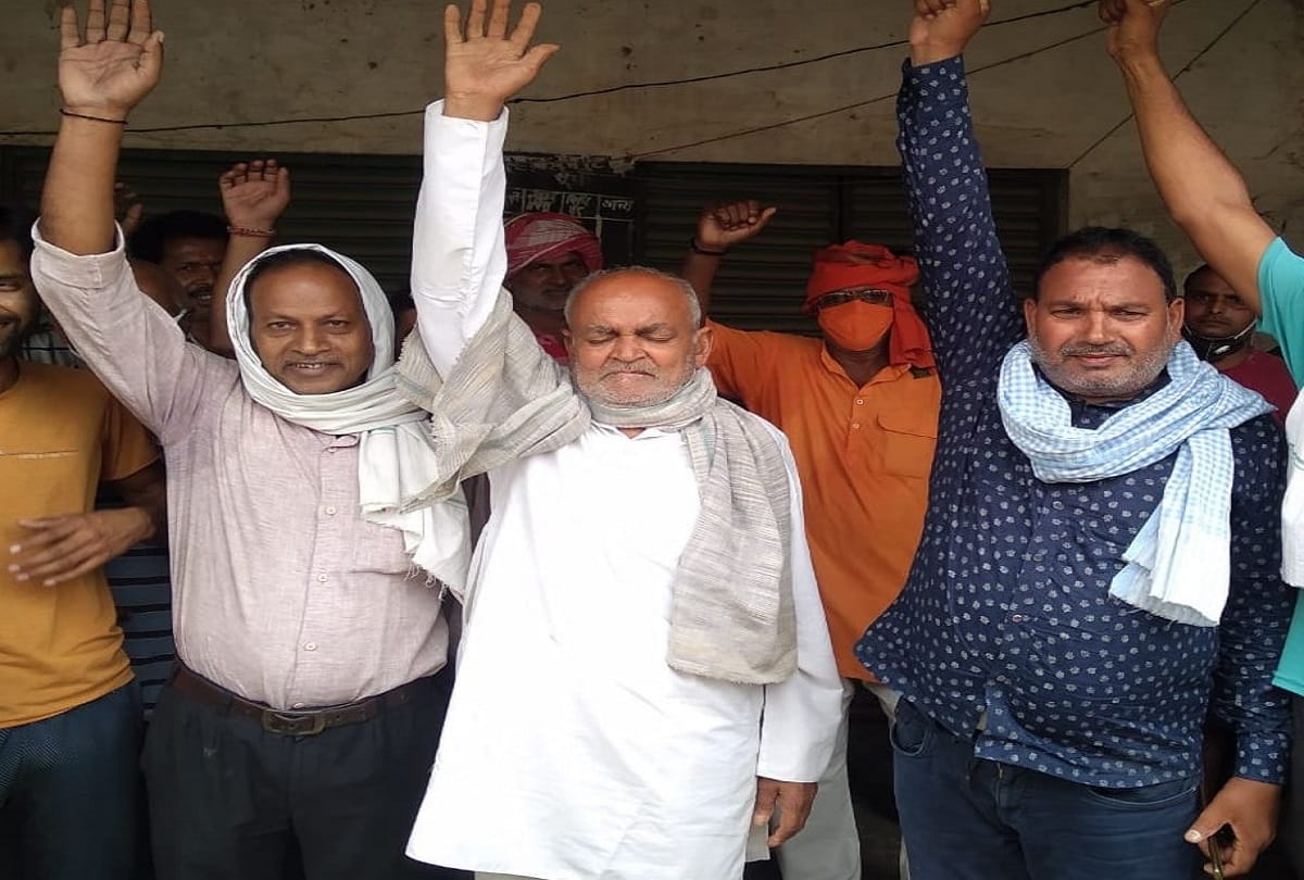 farmer creates ruckus at wheat purchasing center in mau Locked warehouse on accusations of discrimination