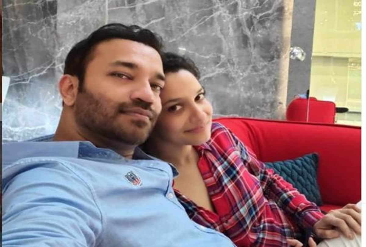 Ankita Lokhande and Vicky Jain Liplock video shows the couple falling in love