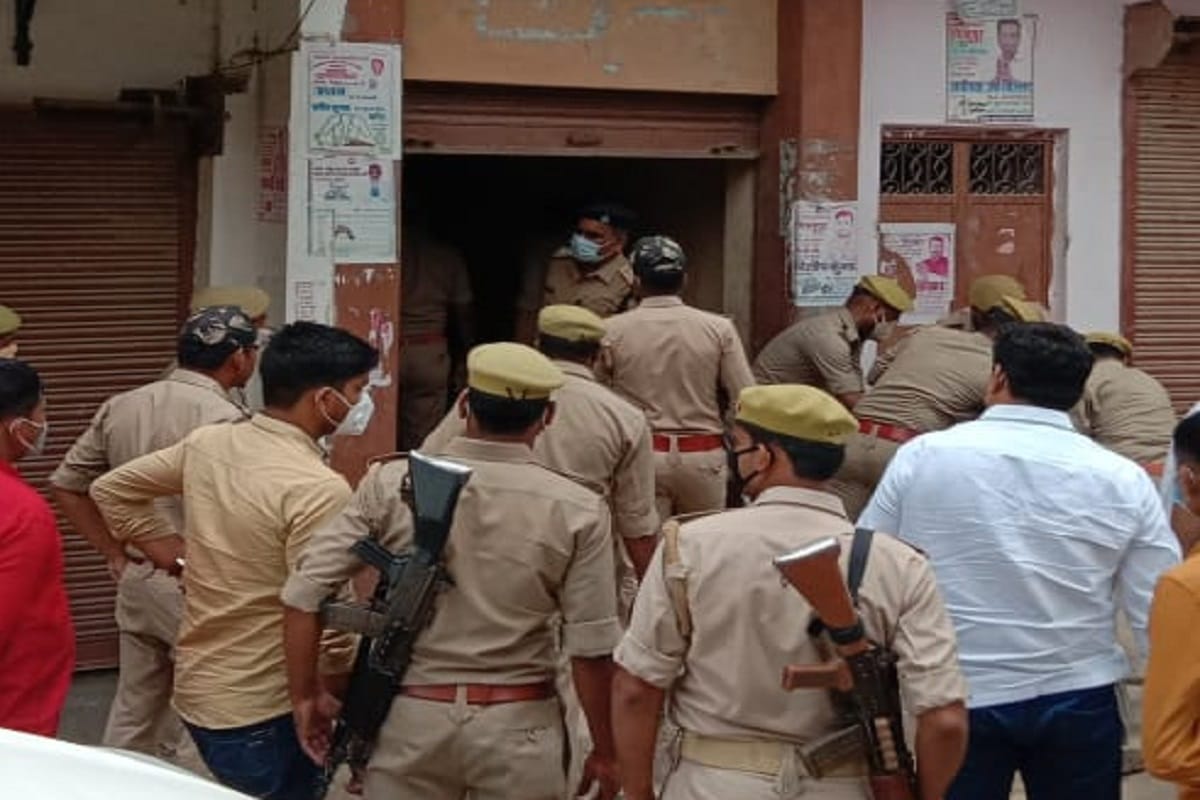 poisonous liquor case azamgarh police in action after 33 person death Illegal liquor factory busted