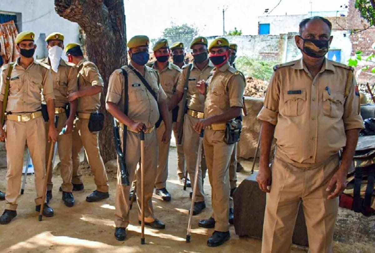 poisonous liquor case azamgarh police in action after 33 person death Illegal liquor factory busted