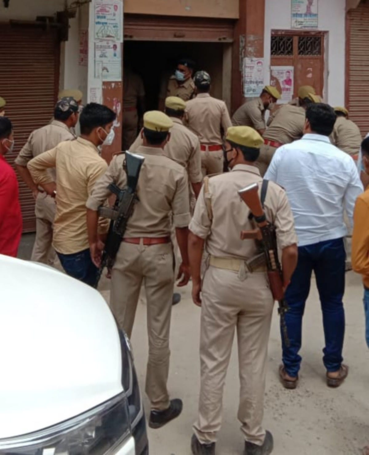 property worth several crores OF usurer arun kumar yadav seized in azamgarh he collected Uncountable interest from poors