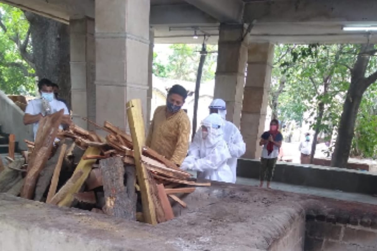 Family man died by corona in gorakhpur wife want to commit suicide