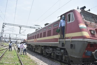 गोरखपुर ट्रेन से पहुंचाया गया ऑक्सीजन