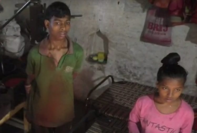 Video of Man Carrying Dead body of His Daughter on his Shoulders Viral in Jalandhar of Punjab