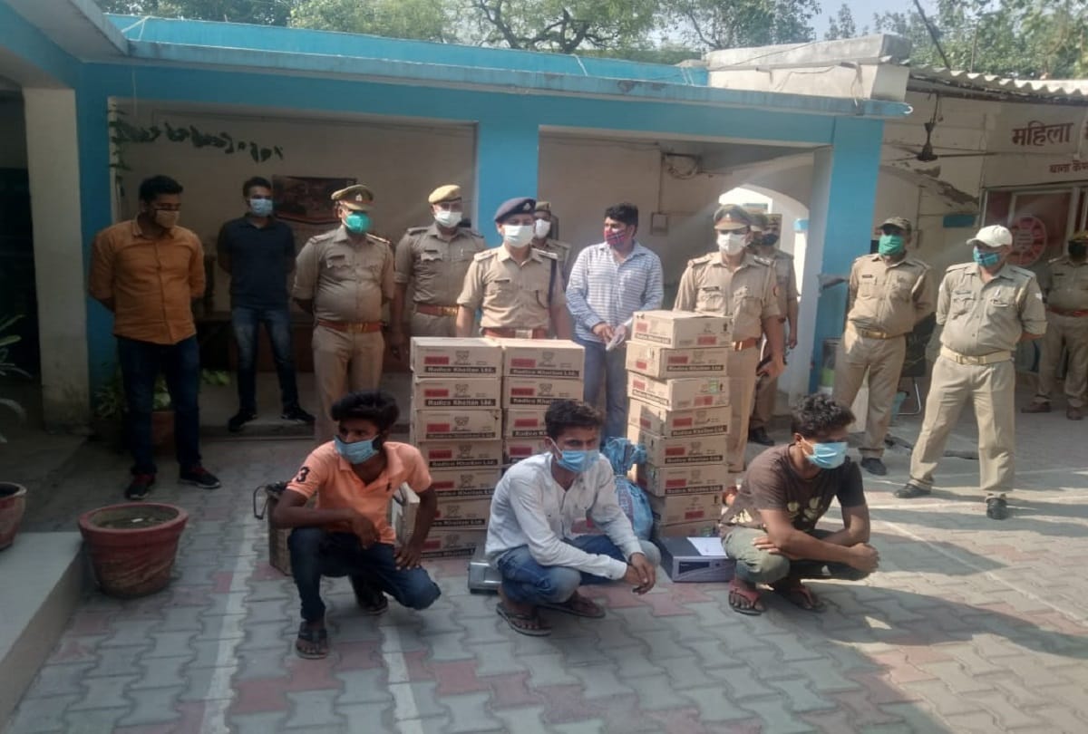 four friends stole 26 cases of English liquor in varanasi coronavirus lockdown police arrested all accused