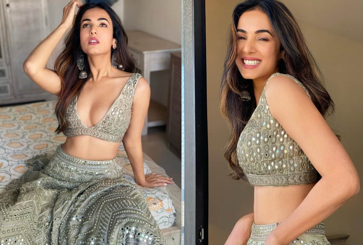 Sonal Chauhan Trolled for Distributing Biscuits to the needy, People Says it Publicity Stunt