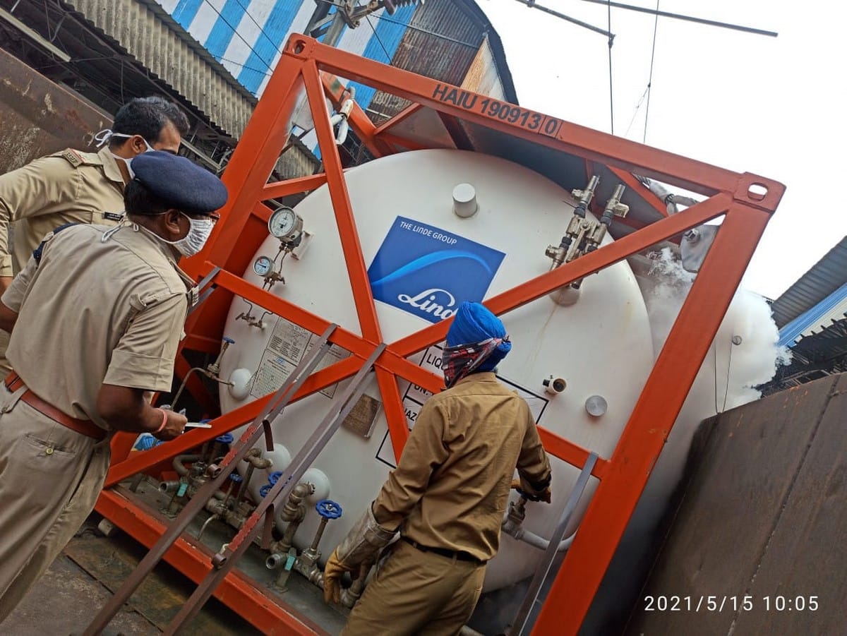 Oxygen container leaks at PDDU junction in chandauli