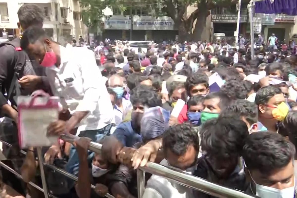 people in large number gather outside Jawaharlal Nehru Stadium Chennai to get Remdesivir