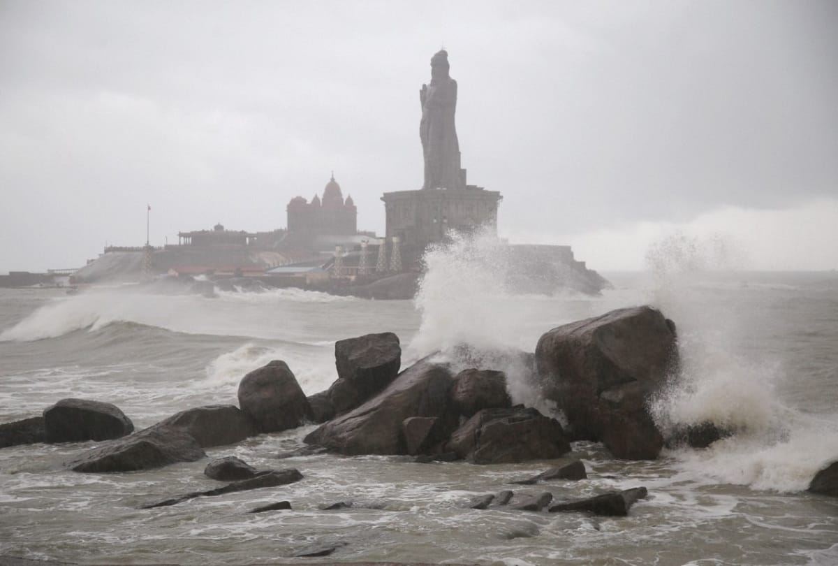 Tauktae cyclone: 17 Air Force aircraft, 18 helicopters ready, alert in 6 states