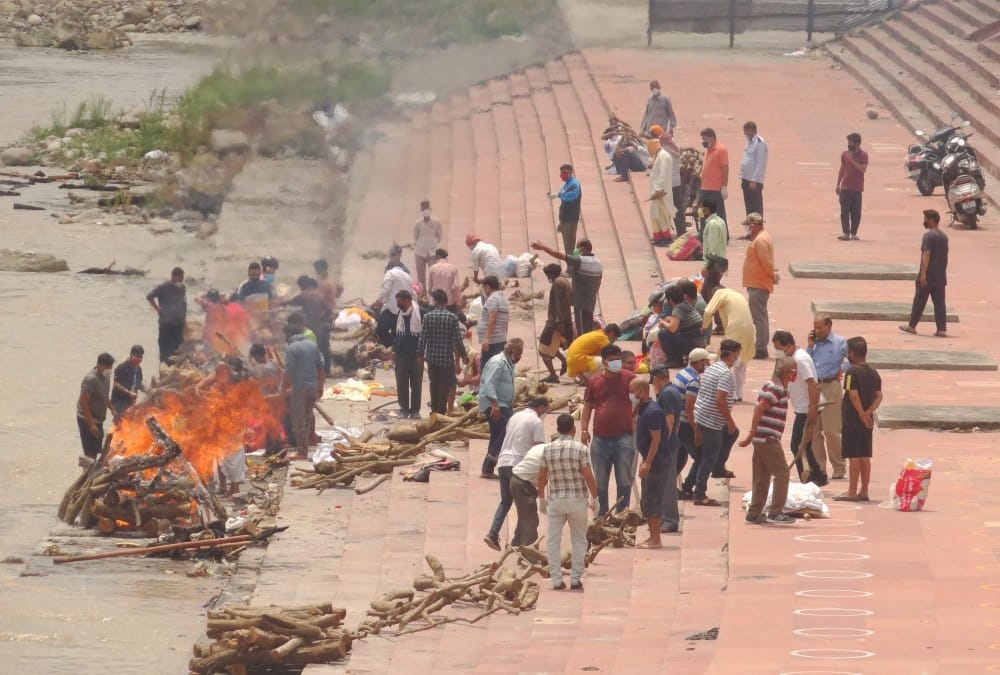 Coronavirus in Uttarakhand: Covid Death Half Burn Dead body parts Thrown into ganga During Funeral in Rishikesh Photos