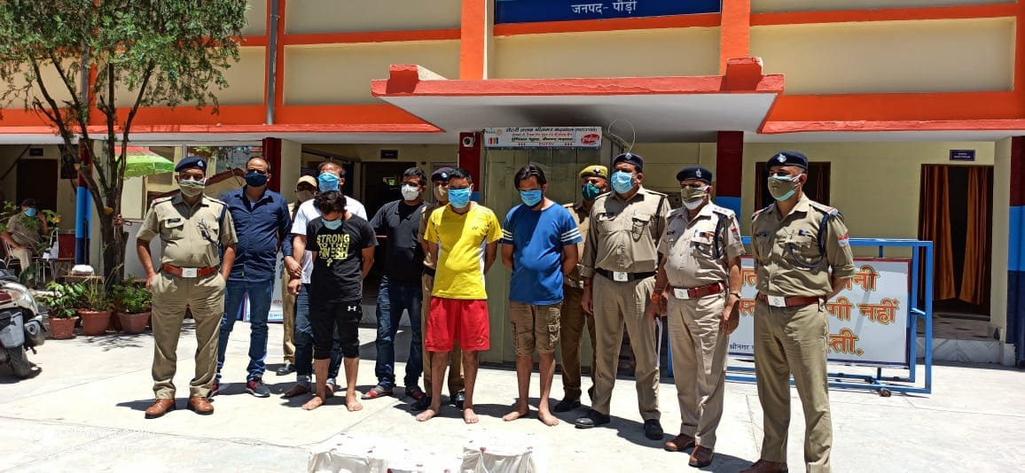 uttarakhand news : with girl five people arrested with drug and weapon