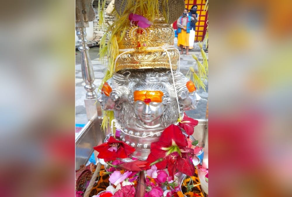Chardham Yatra 2021: Kedarnath Temple decorated with 11 quintal flowers before Doors opening Photos