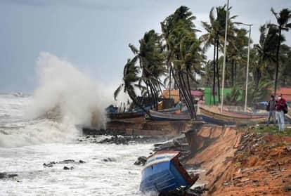 history of major cyclones that hit india became center of storms