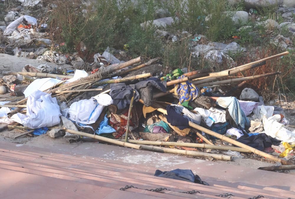 Coronavirus in Uttarakhand: Covid Death Half Burn Dead body parts Thrown into ganga During Funeral in Rishikesh Photos