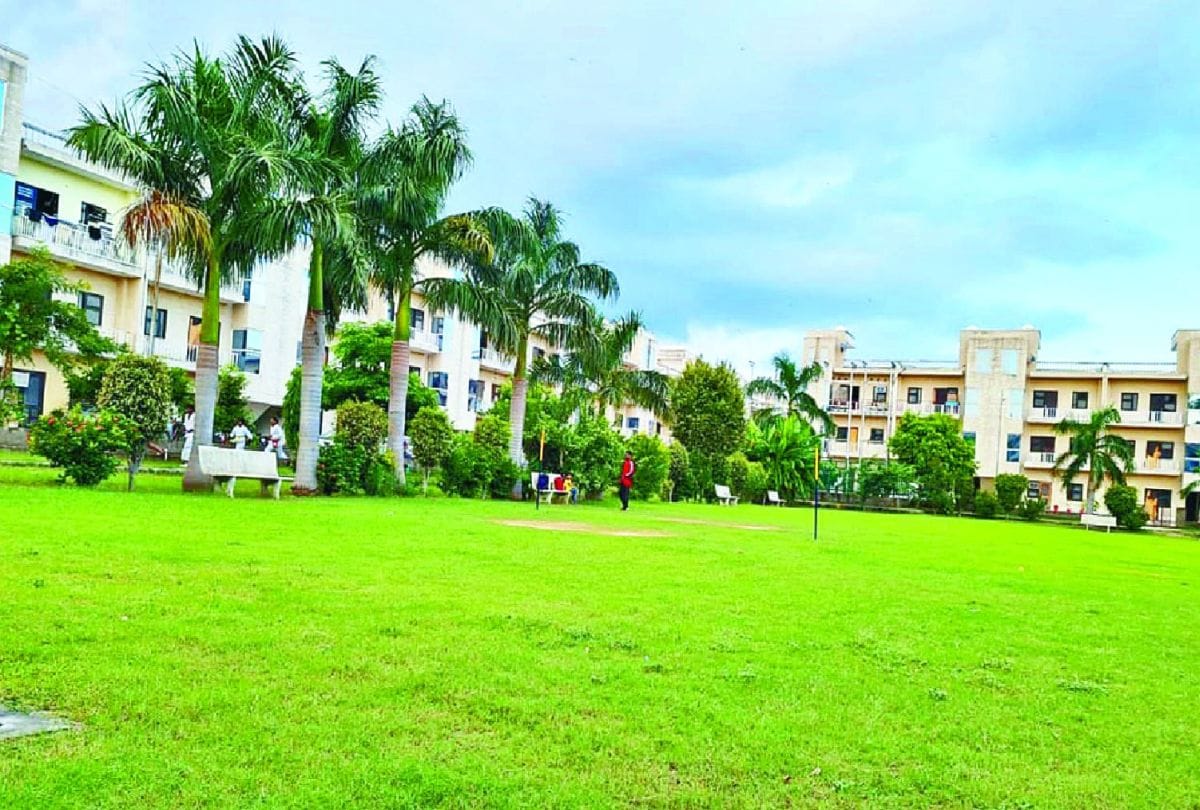 Jaipuriya Royal and Taj Royal Apartments people follows covid guideline in agra