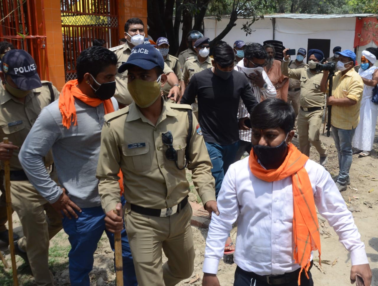 haridwar news: illegal construction collapse in bairagi camp, saint become angry, throw stone on officers, photos