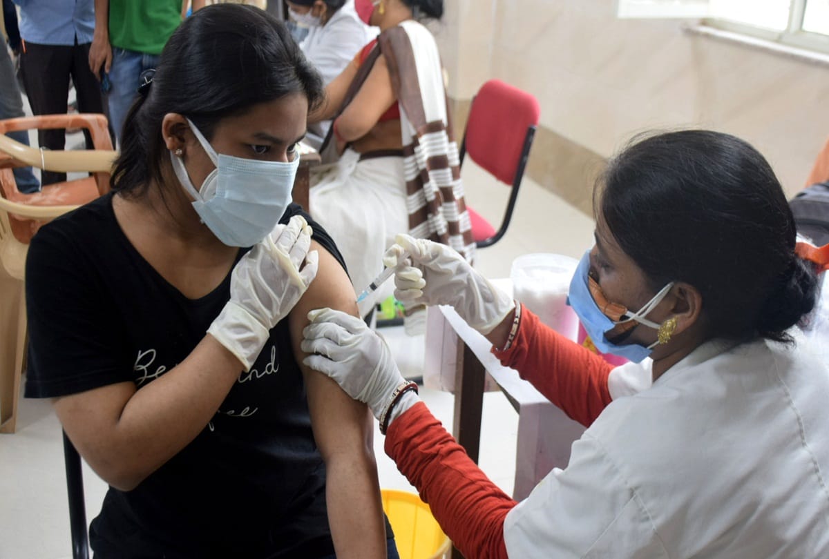 corona vaccination on mandal offices in Uttar Pradesh.