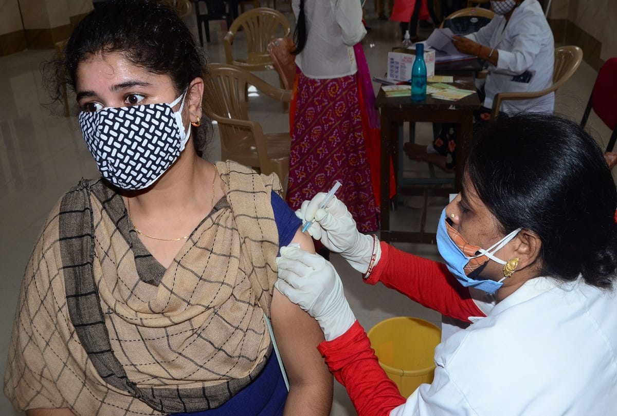 Madhya Pradesh: Tough process for booking slot stops vaccination in rural areas bhopal, only urban people above 18 years of age getting inoculated