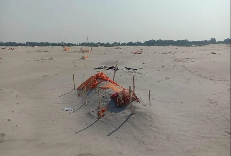 If sand flew into air, dead body was seen on banks of Ganges
