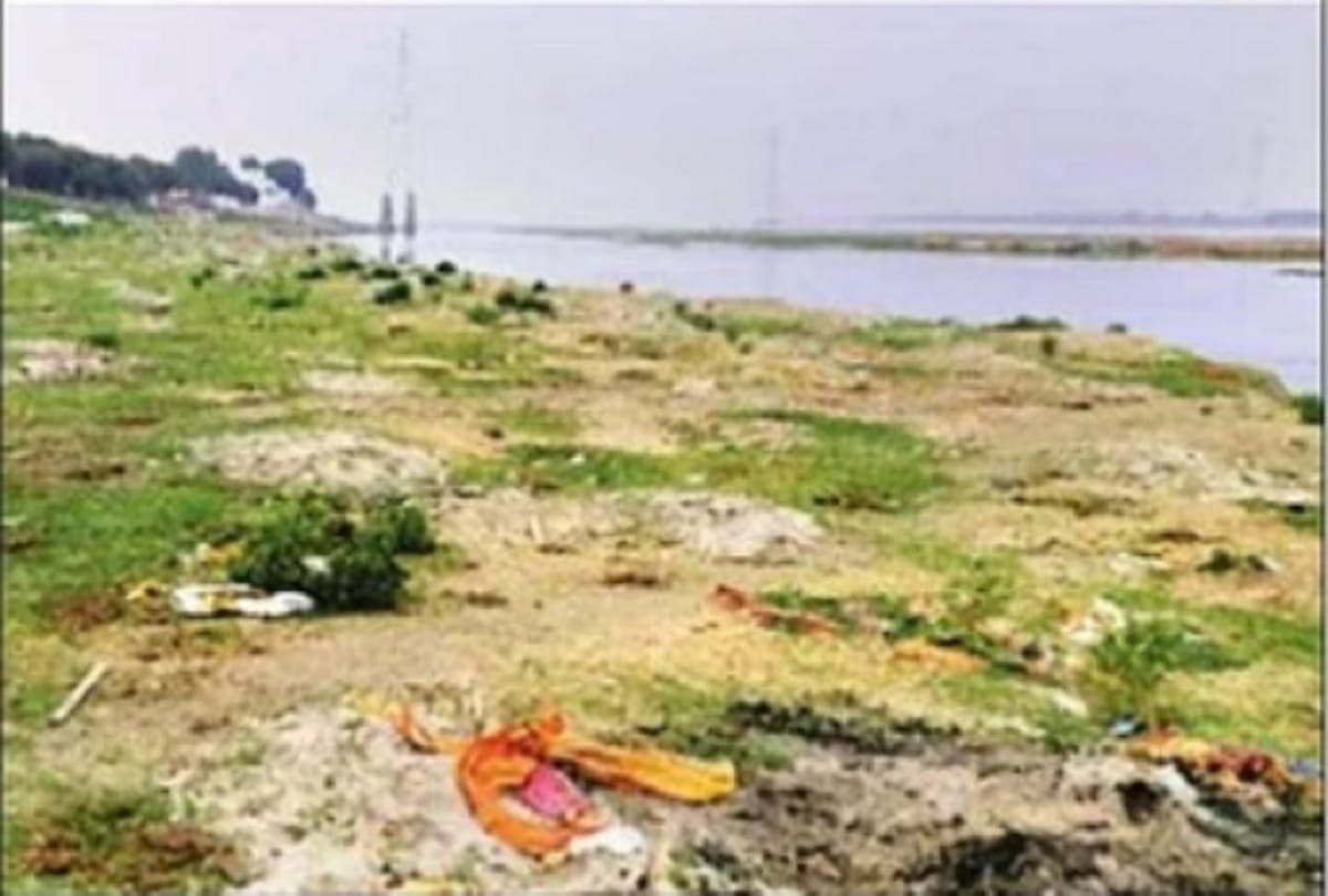 dead body of a newborn disappeared from the grave in the cemetery in delhi