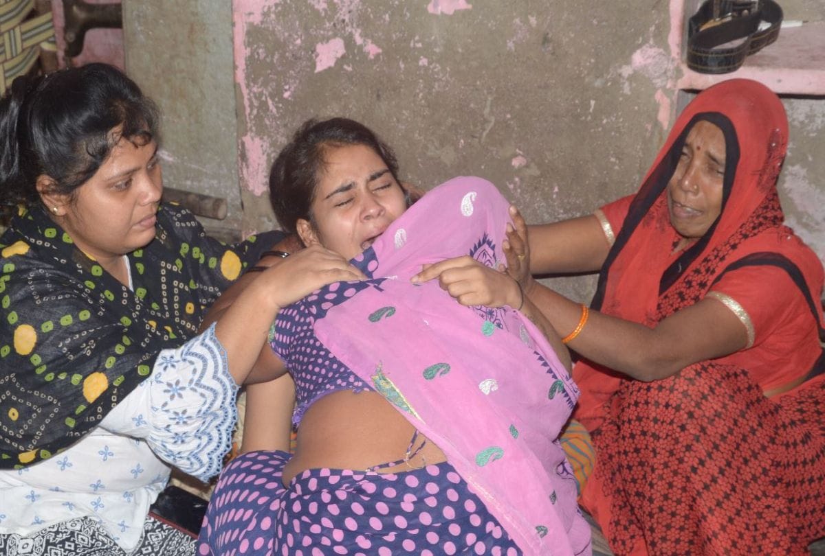 young man beaten to death on suspicion of mobile phone theft in Agra
