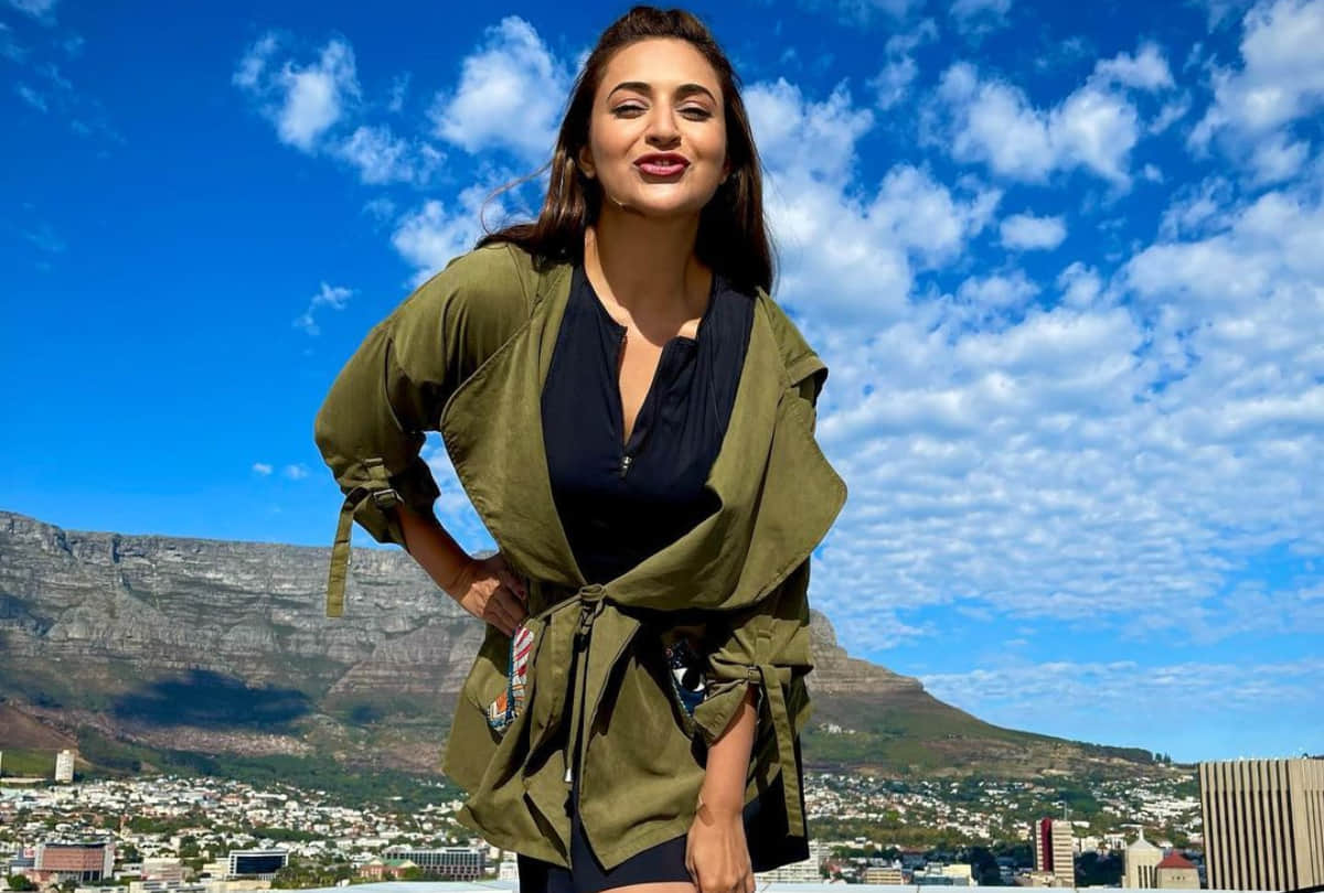 divyanka tripathi high on fashion in capetown looking like school girl in pink midi dress