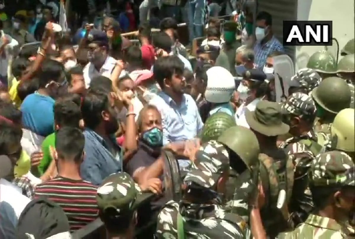 narada case live updates a large number of TMC supporters staged a protest outside the CBI office after 4 leader were arrested