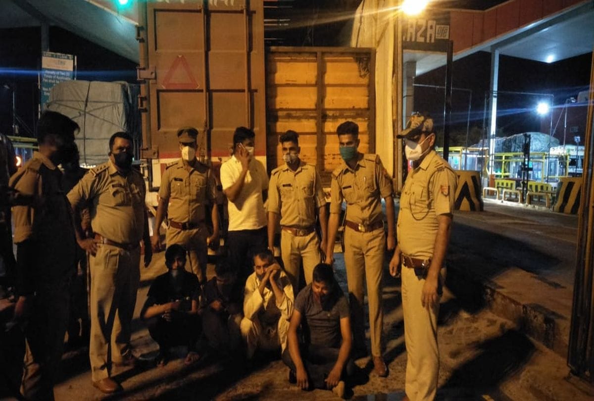 Agra Police Arrests Four Cattle Smugglers After Firing