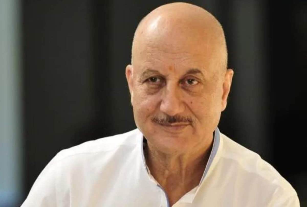Anupam Kher meets man with  unique hairstyle actor says I can only dream about it
