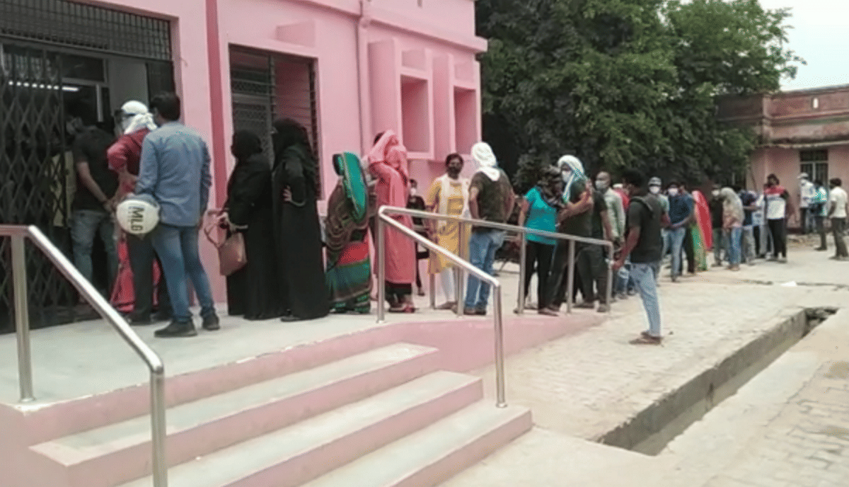 People reached on vaccination center for vaccine in azamgarh