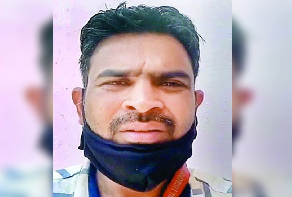 Police Constable Cut Challan Of Businessman And Take 70 Thousand Rupees Line Hazir